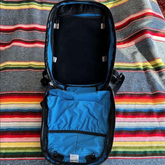 Tom Bihn travel or everyday Gray Backpack, adjustable straps with chest clip - Picture 6 of 10